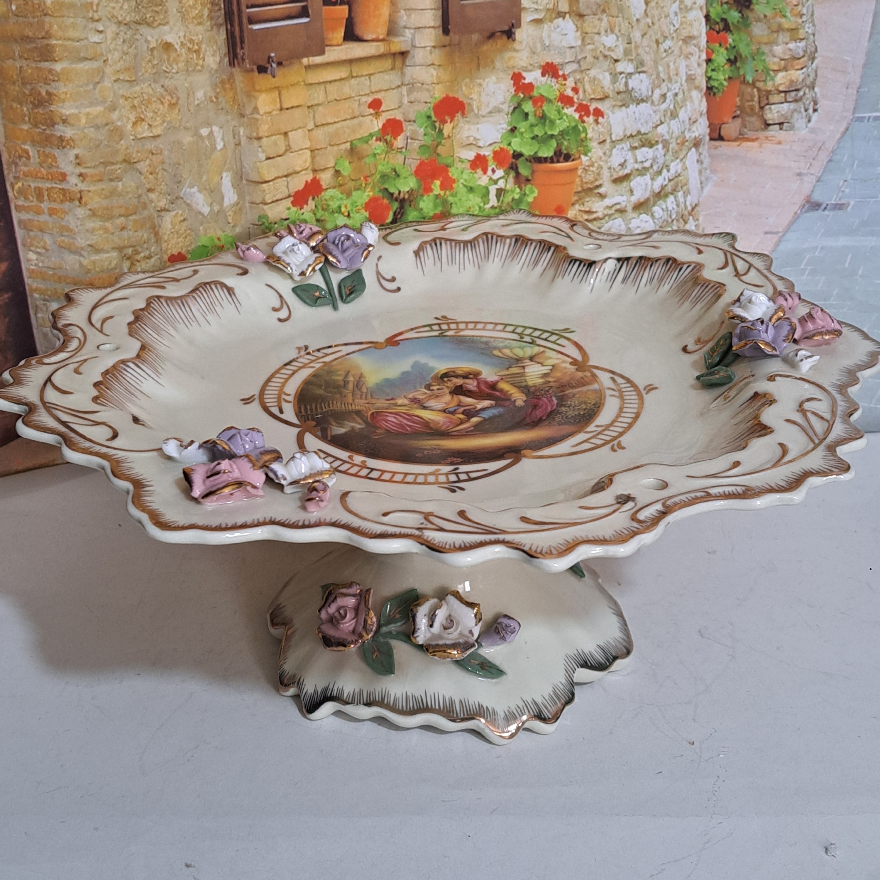 شیرینی خوری پایه دار طرح دور طلاکوب گلبرجسته ارسال ایمن