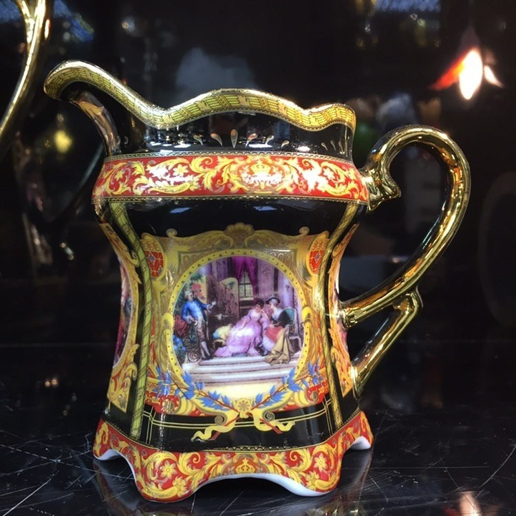 سرویس چای خوری طرح اتلیه طلاکوب مارک دارمناسب جهیزیه خاص پسندان طرح قرمز مشکی ارسال پسکرایه
