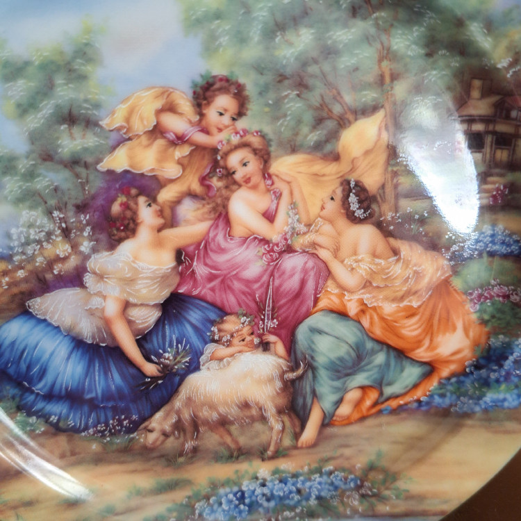دیوارکوب چینی طرح سه خواهر طلاکوب در دو سایز موجود ارسال سراسرکشور پسکرایه