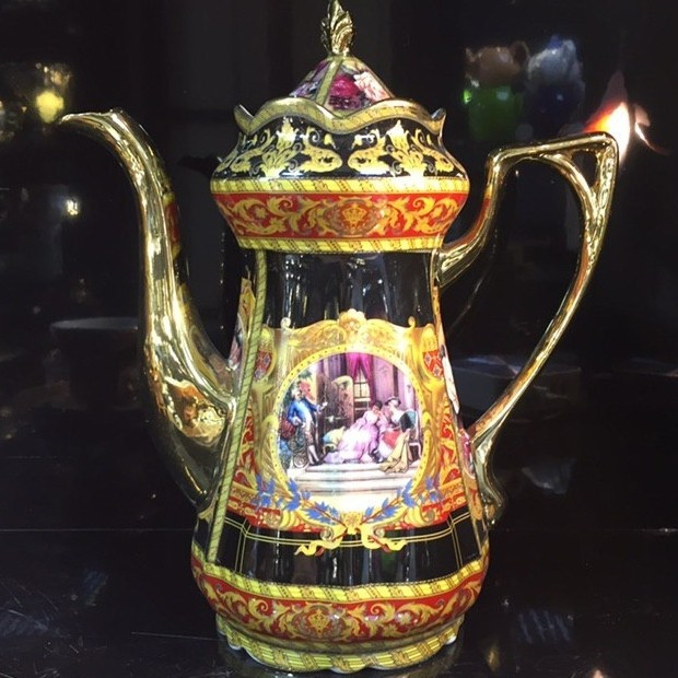 سرویس چایخوری طرح اتلیه طلاکوب مارک دارمناسب جهیزیه خاص پسندان طرح قرمز مشکی ارسال پسکرایه