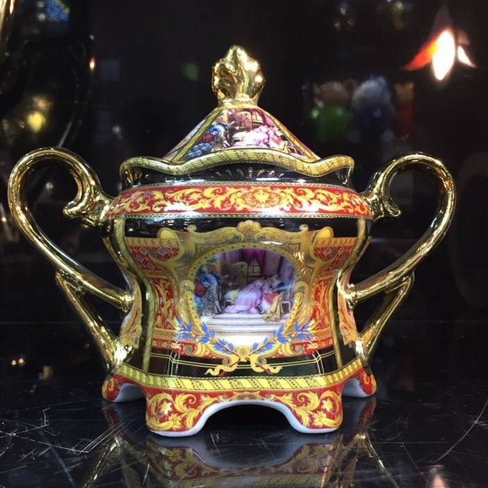 سرویس چایخوری طرح اتلیه طلاکوب مارک دارمناسب جهیزیه خاص پسندان طرح قرمز مشکی ارسال پسکرایه