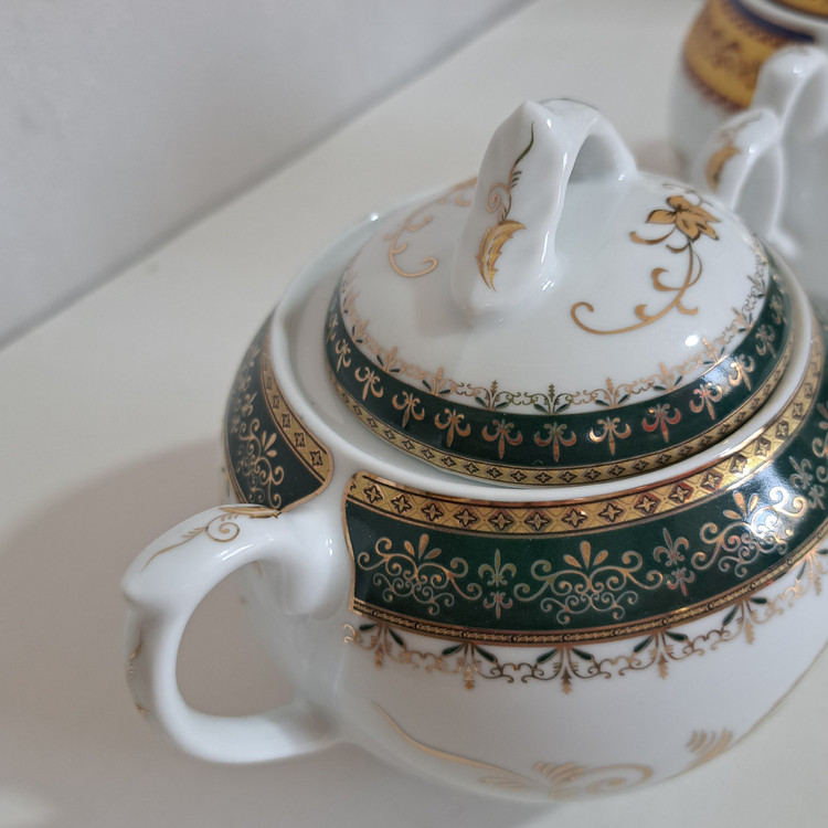 قندان چینی طلاکوب طرح لیلی مجنون طرح سبز دو دسته درب دار مدل گرد تخفیف ویژه ارسال پسکرایه