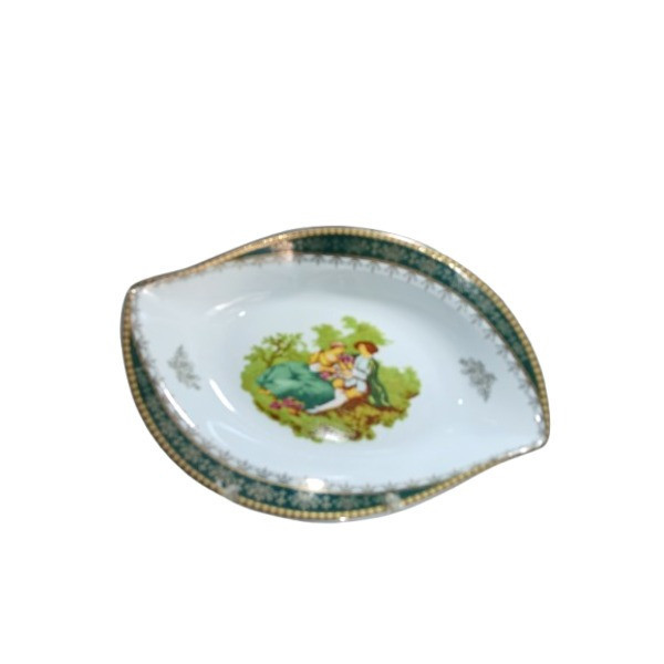 ظرف سرو چینی پردیس کاشان با ابعاد 36×25×5 سانتیمتر و وزن 800 گرم، قابل شستشو با دست و ماشین ظرفشویی، دارای جعبه