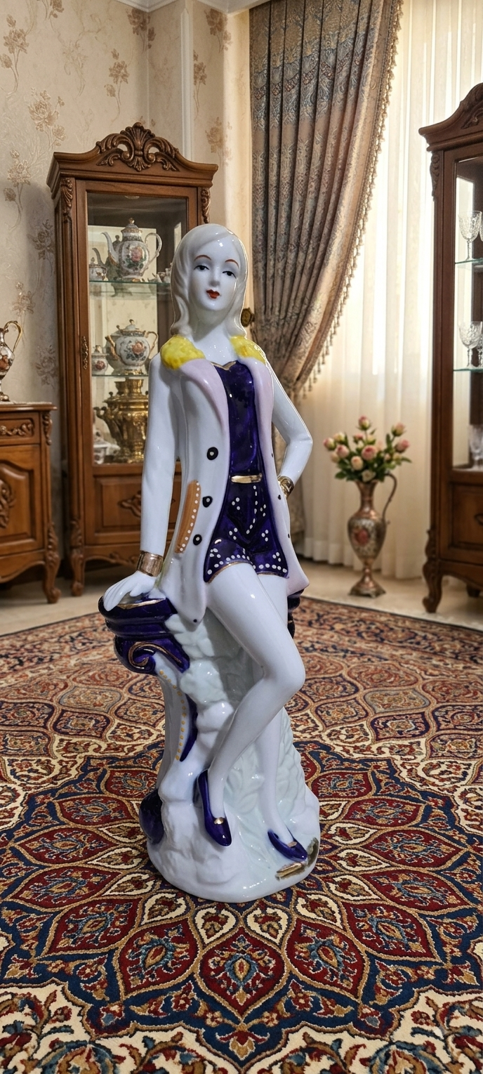 مجسمه چینی دختر اروپایی