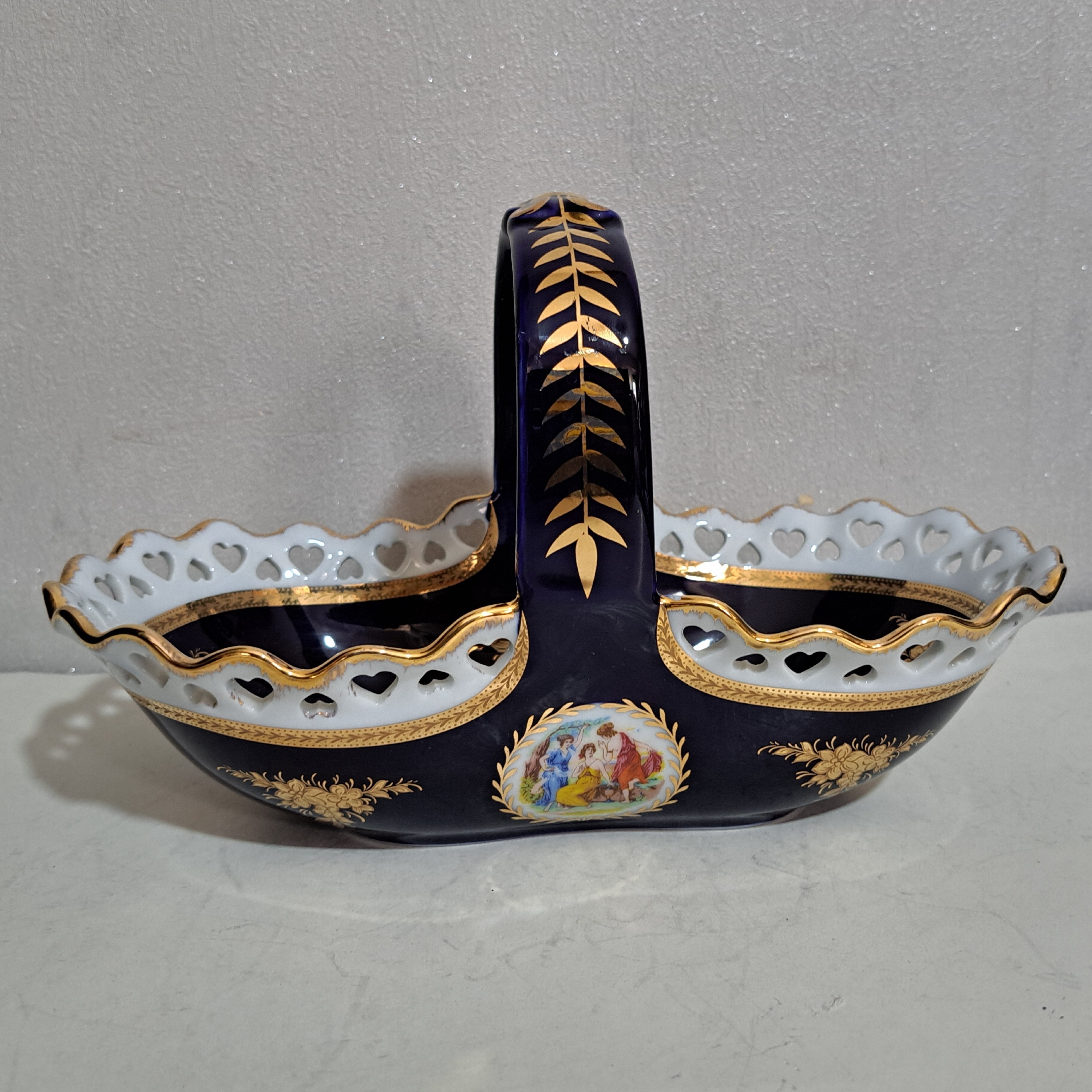 سبد طرح سه لیلی طلاکوب مناسب جاکاردی یا شکلات خوری ارسال پسکرایه