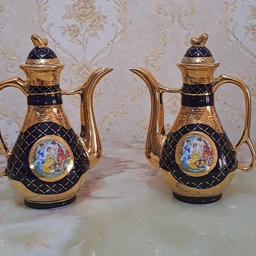 گلابدان جفتی پر از طلاکوب طرح سه لیلی چینی سرمه ای ارسال پسکرایه