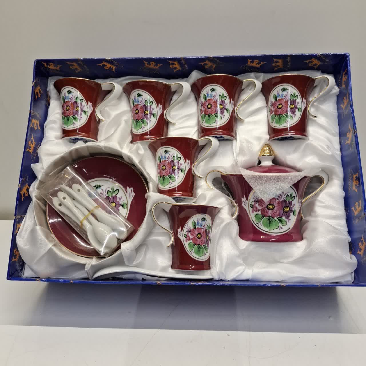 قهوه خوری طرح قرمز ۲۱ پارچه با جعبه