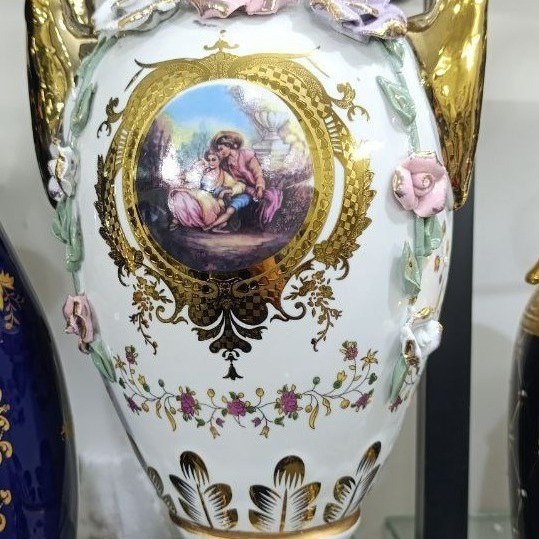 گلدان سفید دکوری مدل کاپی گلبرجسته چینی پرطرفدار مناسب جهیزیه
